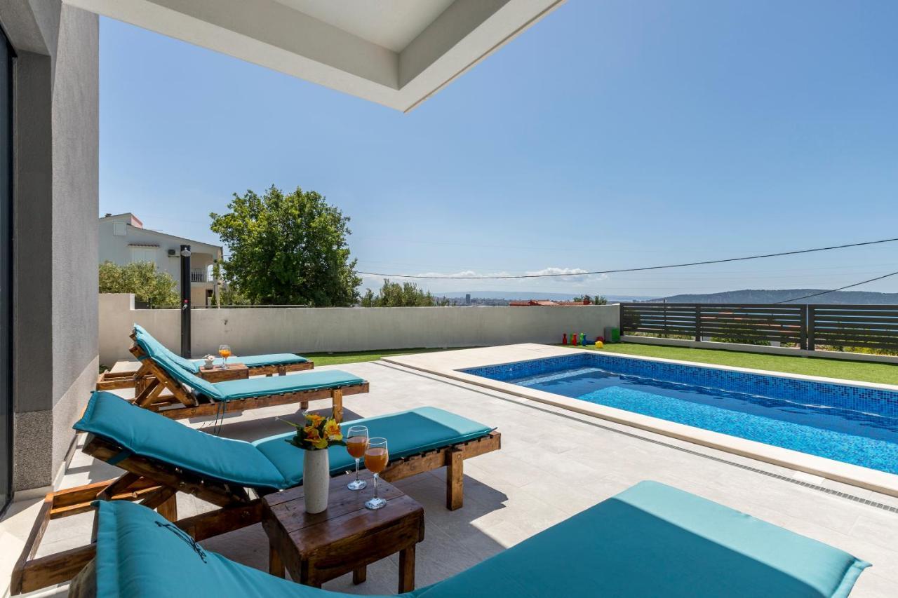Luxury Villa La Nonna Ana - Heated Pool, Sea View, Near Split Kaštela Kültér fotó