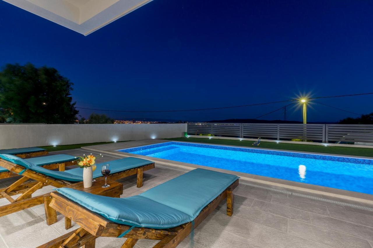 Luxury Villa La Nonna Ana - Heated Pool, Sea View, Near Split Kaštela Kültér fotó