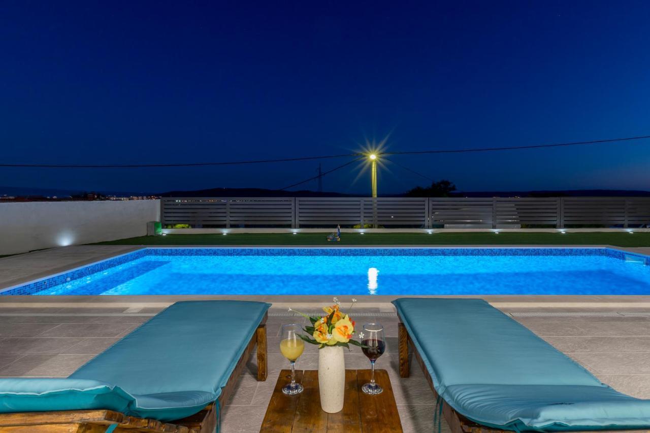 Luxury Villa La Nonna Ana - Heated Pool, Sea View, Near Split Kaštela Kültér fotó