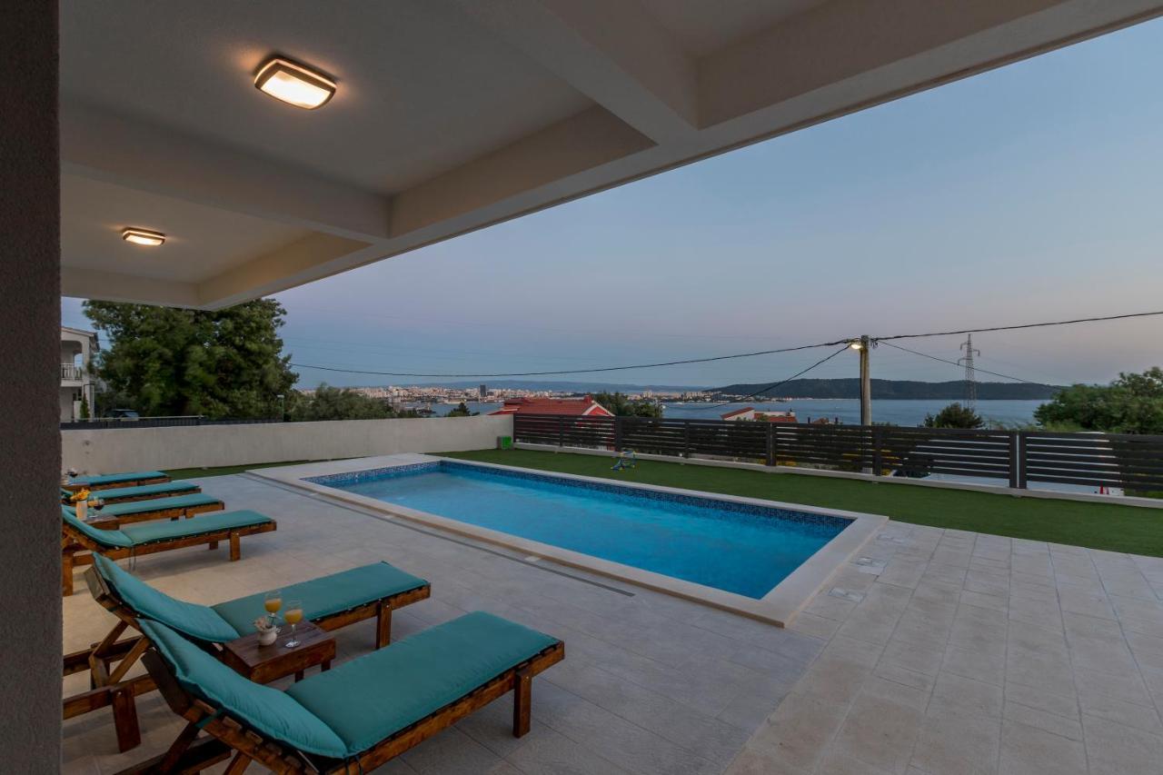 Luxury Villa La Nonna Ana - Heated Pool, Sea View, Near Split Kaštela Kültér fotó