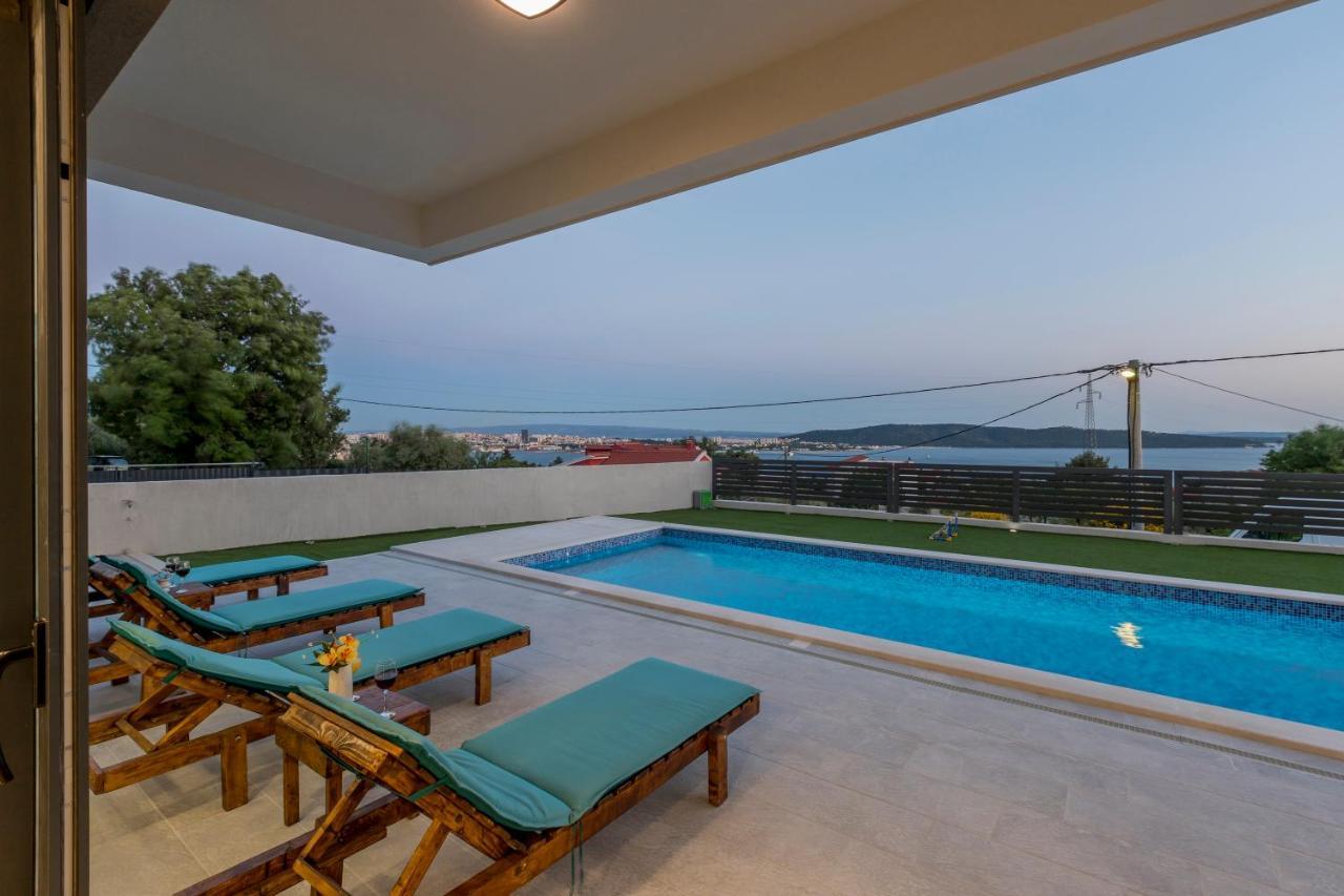Luxury Villa La Nonna Ana - Heated Pool, Sea View, Near Split Kaštela Kültér fotó